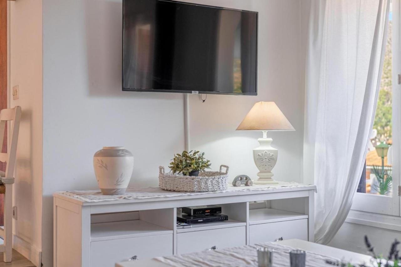 Gorgeous Renovated Cala Sant Vicenc Beach Villa Cala de Sant Vicenc Buitenkant foto